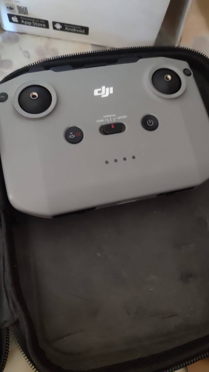 مني 2 للبيع 4K نضيفه استعمال شخصي
سعر 550 وبيها مجال كل الغراض بالصور تواصل خاص او اتصل

 ***********
