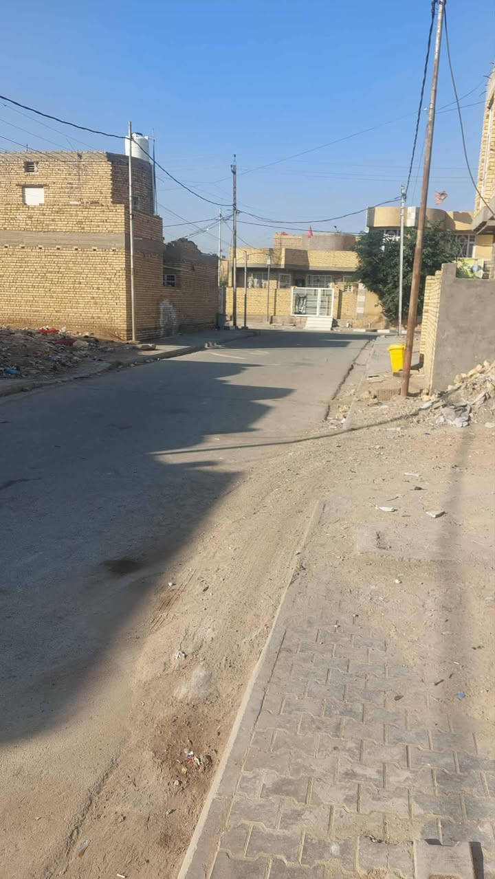 السلام عليكم
دار للبيع في حي الحوراء زين القوس 

مساحه الدار 200م واقع حال 220 
بناء بسيط يعتبر قطعه ارض 
ويصلح للسكن قرب الكراج 
يباع على المبادره 

للاستفسار 
واتساب 

***********
