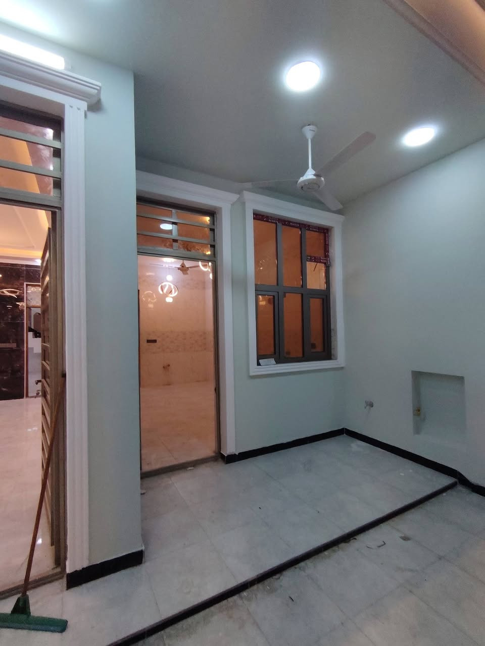 سلام عليكم
بيت للبيع مساحة 150 متر طابو سند 25 البيت جديد بناء 2025 موقعه بغداد الراشدية منطقة الانتصار المهندسين تفاصيل كامله بلفديو للستفسار ااتصل
***********
