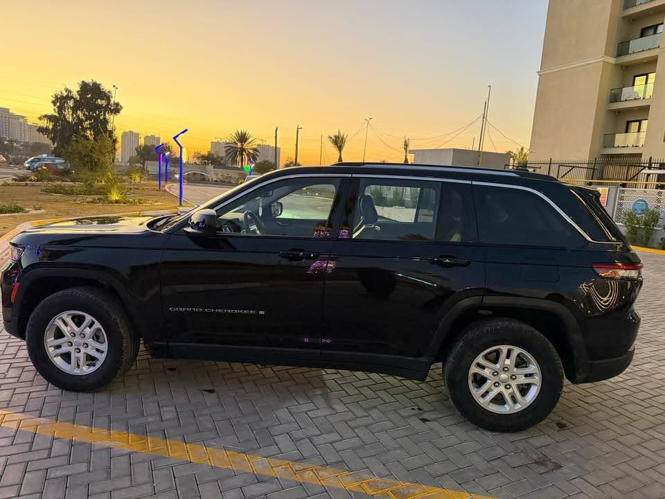 لبيع:
جيب كراند شيروكي : 2023 
السياره فور ويل 
كشنات جلد كهرباء
صندوق كهرباء 
السياره حادثها موجود بلصور فقط الجاملغ مصبوغ ولبنيد 
 رقم الهاتف : ***********
