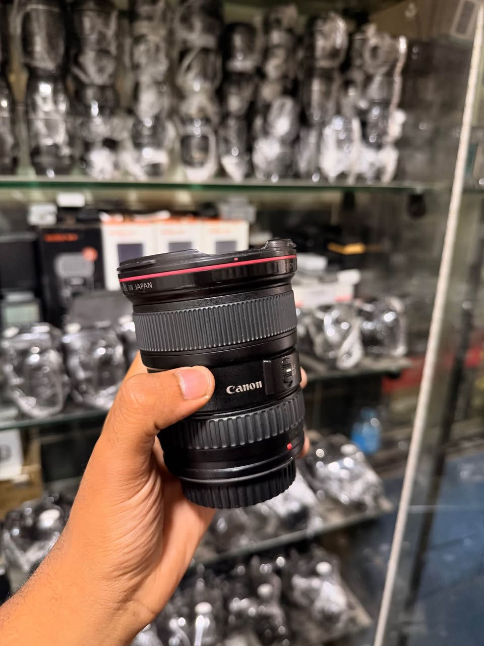 🌟 **عروض مميزة من Zoom Store
علي عدسه  17-40 canon
📷 **حالة العدسة**: ممتازة (زي ما واضح في الصور).  
✅ تشمل الكابات الأمامية والخلفية،

💰 **السعر**: [10 الف] جنيه.

📞 للتواصل: 0⃣1⃣1⃣0⃣0⃣5⃣3⃣4⃣8⃣7⃣3⃣

**لا تفوت الفرصة، احصل على عدستك الآن!** القاهرة, مصر


**إذا كنت صاحب هذا الإعلان وتريد حذفه لأي سبب، رجاءا أرسل رسالة إلى الدعم الفني**