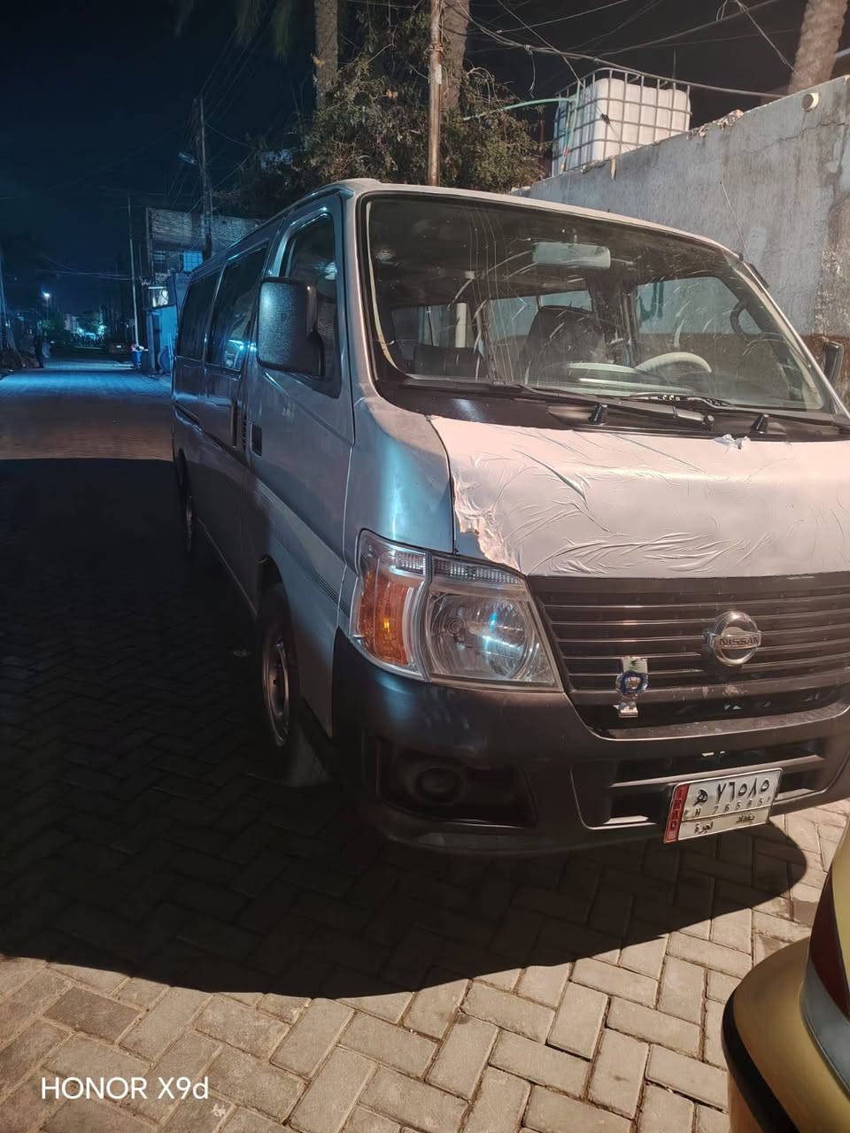 سلام عليكم نيسان يورفان للبيع مديل ١٠غير مكينة اكسل حدادية خير من اللة دوشمة جديدة بيها صبغ قليل سيارة جاهزة غبل لشارع رقم***********
