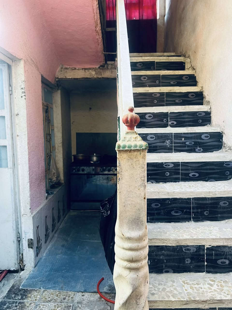 للبيع بيت سكني زراعي  
بيت مساحته 100 متر
 مع غرفة نوم وكاونتر 
يتكون من:
 • غرفة
 • صالة
 • استقبال
 • حمام + تواليت
 • منور
 • ستارة
 • صطح شتايكر
 
البيت مرتب وجاهز للسكن.
للاستفسار التواصل خاص 📞***********
