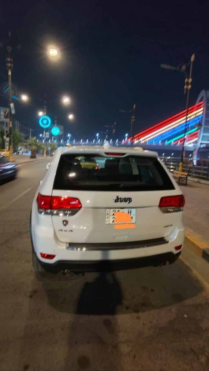 🚗 للبيع او المراوس: جيب كراند شيروكي ليمتد بلص 2018
📞 للتواصل: ***********
💰 السعر:288ورقة – قابل للتفاوض
📊 المسافة المقطوعة: 69000 مايل
🛠️ المحرك: 6 سلندر - 3600cc

⚙️ المواصفات:
• فول مواصفات لمتدد بلص 1/1
• 3 شاشات
• نظام التوقف الذاتي
• نظام إطفاء وتشغيل المحرك أوتوماتيكي
• فور ويل 4/4
• دبل سلايد بانوراما
• تشغيل عن بُعد 
• شاشة وسطية كبيرة 
• شفتات ستيرن
• صندوق كهربائي 
• دبل كزوز خلفي
• حساسات أمامية وخلفية
• نظام صوت 12 سماعة
• دعامات خلفية بلصندوك
• قطعتان تبريد ثلج
• مقعد بذاكرة 3 وضعيات
• مقاعد جلد أصلية – كهربائية مع تدفئة وتبريد
• تدفئة مقاعد خلفية
• سيدي بلجكمجه مع ريموت تحكم بالشاشة
• مرايا كهربائية 
• مري قلاب مع R
• يدات ستيل أصل
• الداخلية صاج ملكي
• نظام ملاحة Navigation
• كاميرا خلفية دوارة أصلية
• ستيرن كهربائي مع تدفئة
• فول تحكم استيرن (جهتين أمامي + جهتين خلفي)
• ناقل حركة 8 سرعات
• نظام سبورت S
• نظام اقتصادي
• مرايا جانبية تدفئة وحساسة للضباب تعمل تلقائياً مع إشارة بالمرايا
• أضواء LED أمامية وخلفية
• ستائر بالصندوق

⚠️ أضرار السيارة:
• وارد خليجي
• كفالة عامة بدون أضرار ✅ 
• السيارة بوضع الوكالة ✅ 
• كفالة الكير والمحرك والأكسل والحدادية والفورويل ✅

📌 تفاصيل إضافية:
• رقم السيارة السليمانية الدولي الجديد
• باسم المالك تحويل مباشر
• لون السيارة: أبيض
• حالة السيارة: جديدة وجاهزة بدون أي نقوصات
• بطارية جديدة
• إطارات جديدة
دسكات جديده 
• صدر جديد
ادامها كاملة للجكشن البارد
تخم بلكات اصلي جديد
فرش ارضيه جلد
