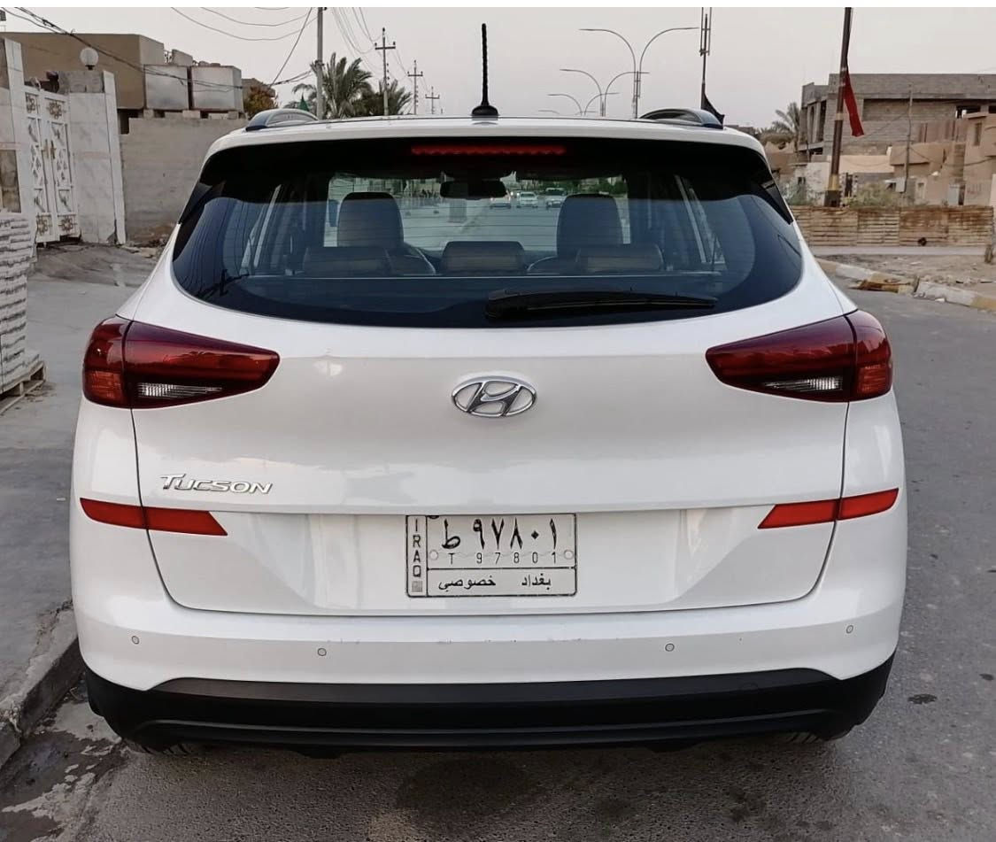 السلام عليكم للبيع توسان ٢٠١٩ خليجي فول مواصفات رقم بغداد بسمي شخصيا مبدل باب وره سائق فقط مال وكاله الاصلي بدون اي دواخل او تكمه او شاصي فقط باب وكم رصعه صغيره متبين بالصوره سعر ١٩٢ وبيهه مجال البقيه مكفوله عام من اي شي رقم تلفون 
*********** مكان سياره بغداد جسر ديالى منطقه تقاطع نهروان ماشيه ٩٥ الف
