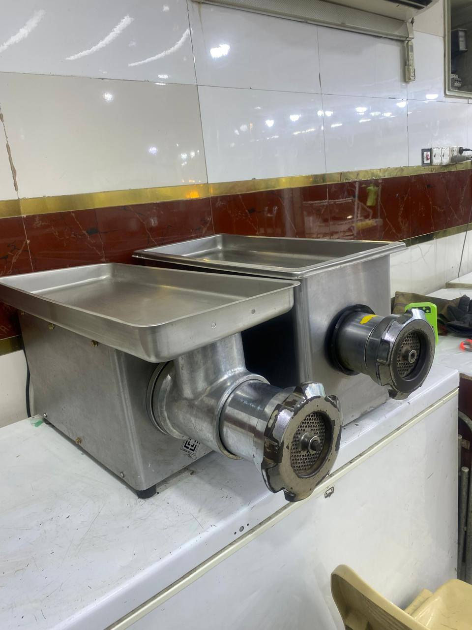 السلام عليكم اخوان مكاين ثرم للبيع   درجه اوله وشغالات ونضاف ما ناقصهن شي . باب اول  مكاني حي القادسيه للتواصل ***********
