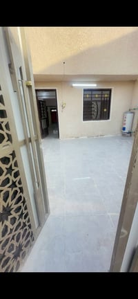 بيت ١٠٠متر للبيع صب مسلح العنوان حي البساتين المدخل الثاني من جهة القن...