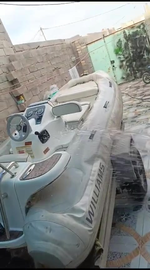 زورق مكينة داخلية نفاذ من دبي للبيت مانازل بالشط جاهز الزورق السعر 50 هو وعربانتة ***********
