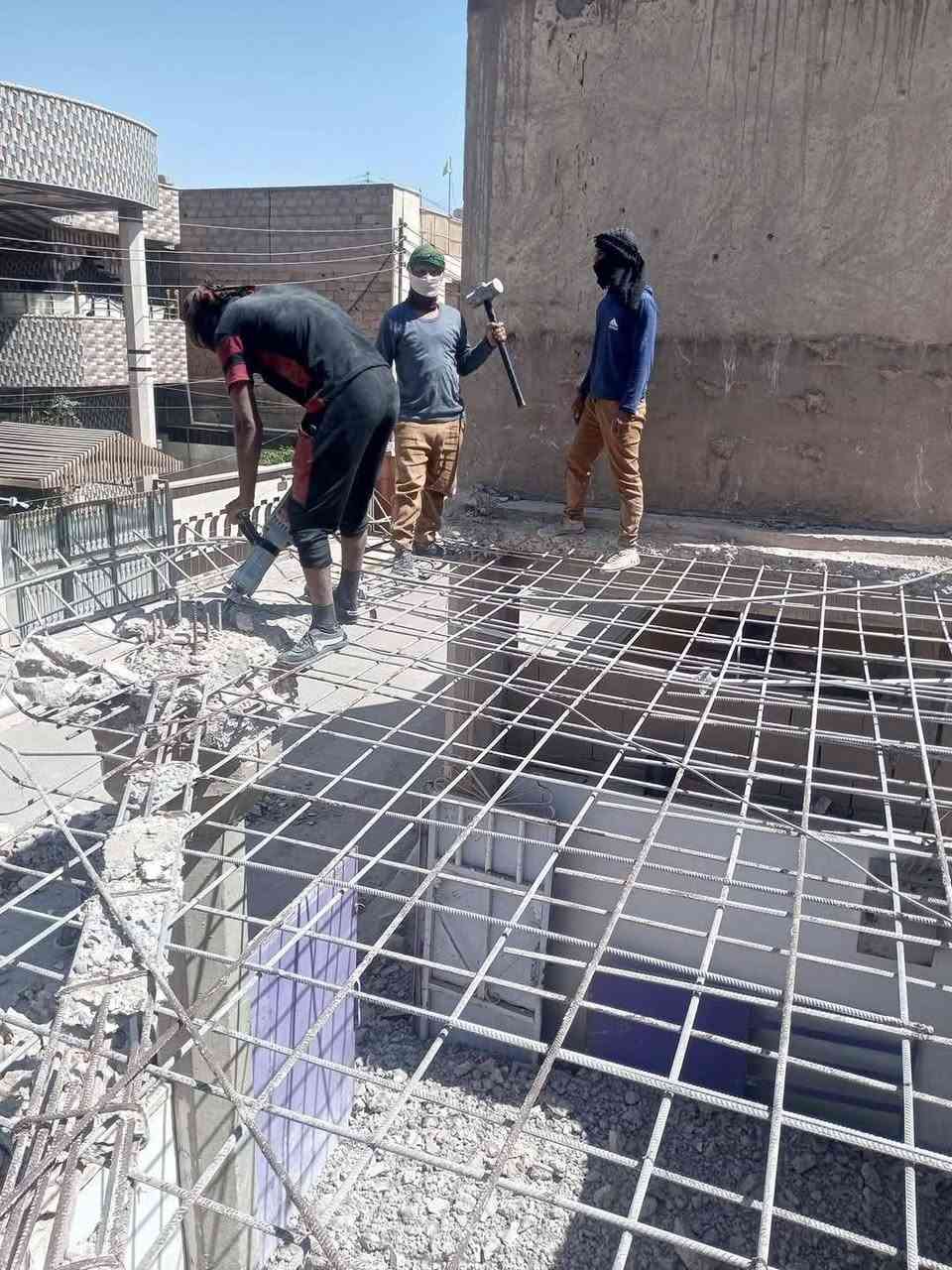 سلام عليكم  / يوجد كادر عمل جاهز/ تصعيد مواد/ تنضيف بيوت/ تفليش/ تكشيط/ تنضيف حدائق/ دفن نهري  / شقلنه ليل ونهار   /ومعداتنه جاهز/ ماعليك بس تصال على رقم  /     ***********
