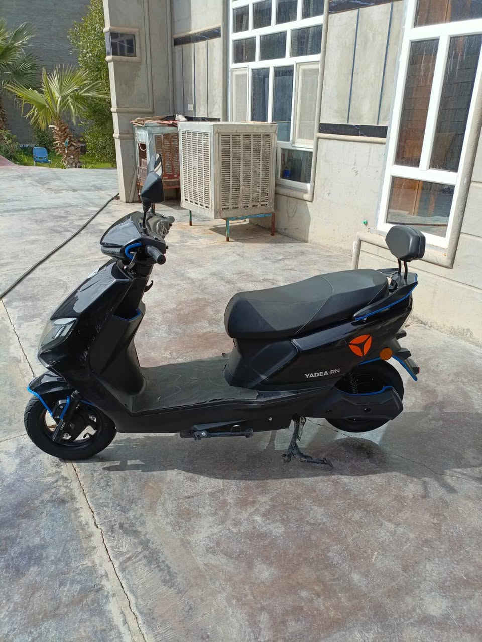 للبيع ياديه 25لوك جديده 6بطاريه يقرن 10ونص سعر550وبي مجال المكان الحبانيه  التواصل ***********
