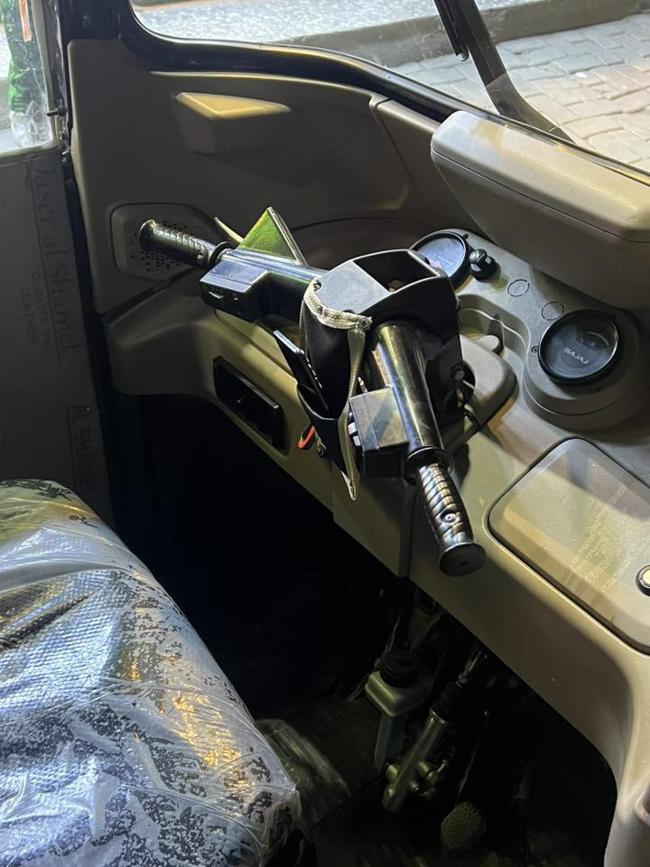 تكتك اسود 
مديل 2022 / 7
لوحتين نكليزي
رقم بغداد
التكتك بيها طخه خفيفه على كد إصبعين ومرشوشه ما مبينه نهائيا 
بوشة وبستم شركة 
السعر 9 وبيها مجال 
كلش متوازي على بيعتها
مكاني بغداد الدورة 
***********
