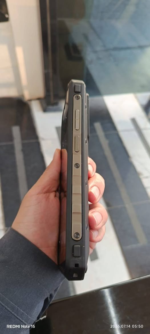 Ulefone Power Armor 19T* 💪📱
وحش الموبايلات الصلبة. هذا مال شغل قاسي وبر وتخييم

### *المواصفات الكاملة*

القسم التفاصيل

**المعالج** **Dimensity 8050 5G** 8 أنوية - قوي للألعاب

**الرام + الذاكرة** 12GB رام LPDDR5 + 256GB UFS 3.1 + يدعم ميموري لحد 2TB

**الشاشة** 6.58 انش FHD+ IPS 120Hz + Gorilla Glass 5 + سطوع 600nits

**البطارية** **22000mAh ضخمة** + شحن سريع 66W + شحن لاسلكي 15W + شحن عكسي

**الكاميرات الخلفية** 64MP رئيسية + **64MP رؤية ليلية** + **50MP كاميرا حرارية FLIR**

**الكاميرا الامامية** 32MP

**التحمل** **IP68/IP69K** ضد الماء والغبار + **MIL-STD-810H** عسكري ضد الصدمات

**مميزات اضافية** كشاف 1200 لومن, NFC, راديو FM, بصمة, زر مخصص, GPS دقيق

**نظام التشغيل** Android 13

**الوزن** 550 غرام - ثقيل

### *شنو يميزه عن باقي الموبايلات؟*

1.  *البطارية 22000mAh*: تقعد 5-7 أيام استخدام عادي. وتشحن موبايل ثاني 4 مرات

2.  *الكاميرا الحرارية FLIR*: تشوف الحرارة. تفيد الكهربائيين, كشف تسريب المي, الصيد الليلي

3.  *الرؤية الليلية*: تصور بالظلام الدامس بدون فلاش

4.  *الكشاف*: 1200 لومن. اقوى من كشاف يد. ينور غرفة كاملة

5.  *التحمل*: يتحمل مي حار, سقوط من 1.5م, غبار, تجميد

جهاز قوي بمعنه الكلمه سعره ٤٠٠ الف وبي مجال للطيبين 

مكان كربلاء ***********واتساب فقط
