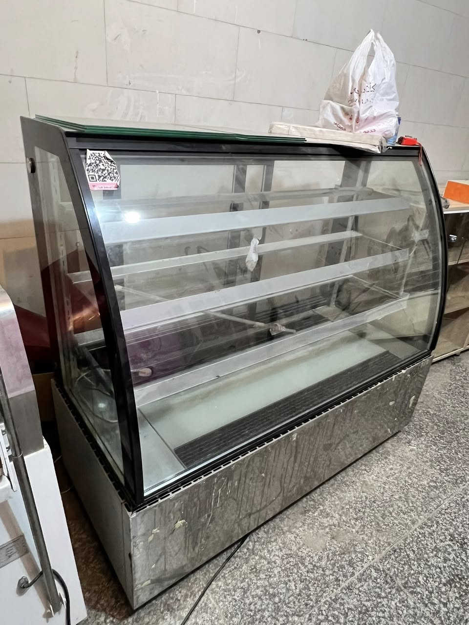 ٤ عارضات حلويات مستعمله للبيع 
ماركة اوكور  شغالات بدون عطل 

وحده قياس ١٢٠ منضدي
٢ قياس ١٩٥ كبير
 وحده قياس مترين قوالب كيك 

***********
مكاني كربلاء الاسعار واتس اب
