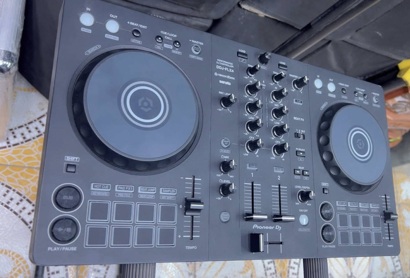 سلام عليكم عندي سكراش DDJ-FLX4    مستخدم شي قليل نضيف وياا جنطة+سماعة جديدة  🆕         📍العلوان ديالى بعقوبة___☎️الستفسار اتصلل على هاذه الرقم***********📞
