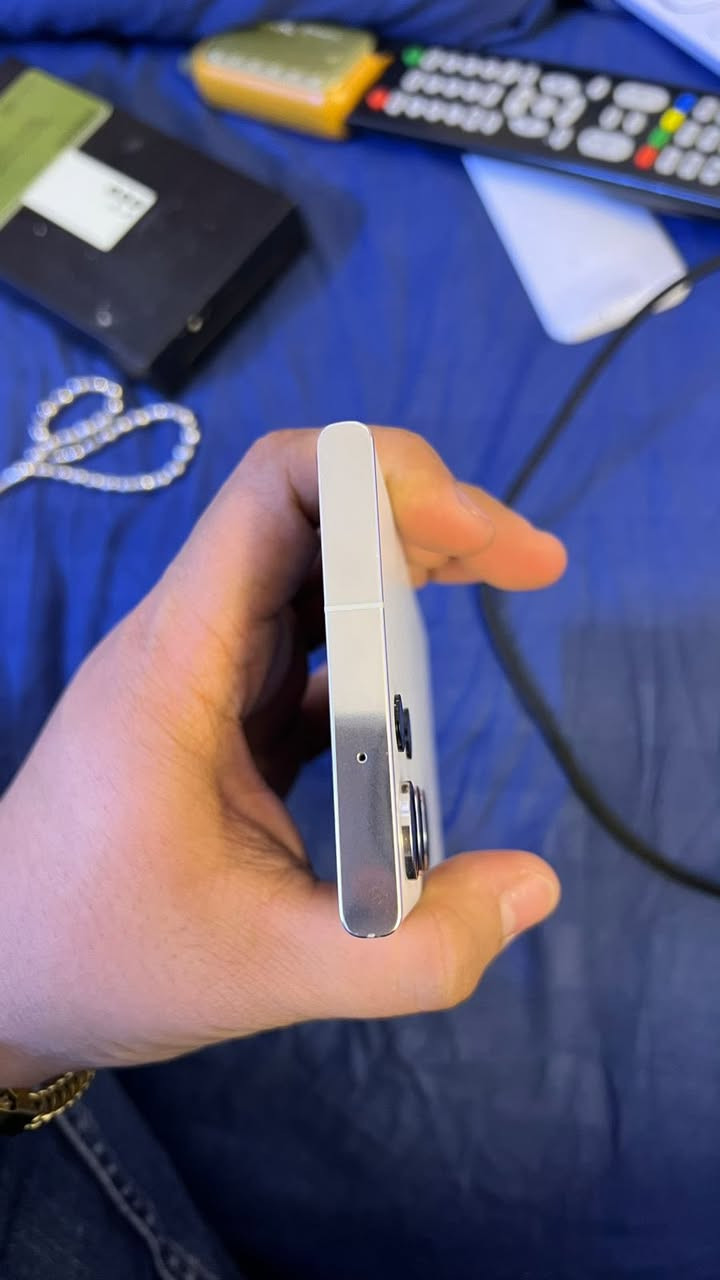 ابيض
ذاكره 512
شخط واحد مابي عدا هاي الطخطخات الخفيفه موضحه بلصور نضافه 99% كلشي مامبدل بي الجهاز وتر بروف يعني تاخذه تفحص وين ميعجبك كارتونه بس موجوده يعني ماكو شاحنه بس كارتونه الاصلي 

رايده ب 875 وبي مجال   بسيط الي يكول ليش غالي تره 512 مو 256

جماعه المراوس لحد يوصل يمي ماراوس 
رقمي:
7892245724
مكاني بغداد المنصور
