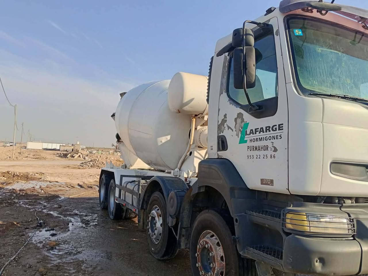 للبيع 2002 رقم واسط مكينة 420 گير حصيرة سعرها 260 وبيها مجال 
وات ساب ***********
