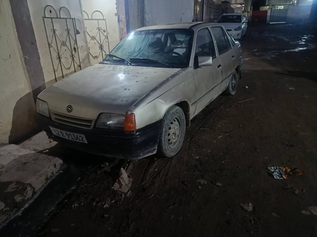 للبيع كاديت صندوك موديل 1991محرك16بدايه تبخير كير شرط رقم دولي واني شرعي تحويل سعر 26وبيها مجال ***********
