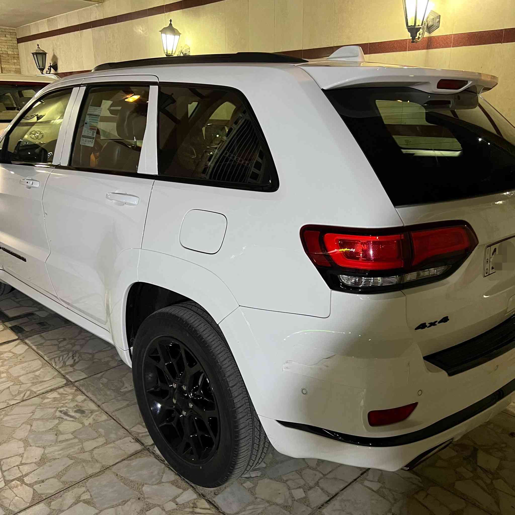 السلام عليكم

‏JEEP GRAND CHEROKEE 2022 S
عدد المسافات (18) الف 
جيب فئة:    S
موديل:     2022
مكينة:     V6 3.6

خليجي مكفولة (شركة هارلم) ✅

المواصفــات  1/1
بانورامـــا
 رادار امامي رادار جانبـي نقطة عميـاء رادار خلفـي
كشن حار بارد - كشنات الخلفية هيتـر
كشنات جلد كنتارة
ستيرن هيتـر + كهرباء
نظام توقف اوتـو ستوب
حساسـات امامي خلفي
صندوك كهربائـي
سماعات سستم صـوت
دمام بالصنـدوك
بصمة و تشغيل عن بعـد
كيج الكترونـي
نظام متعدد اوتو للطرق
مري قلاب وشفط

العنوان : بغداد 
للاستفسار:***********‪ 
اتصال او واتساب
