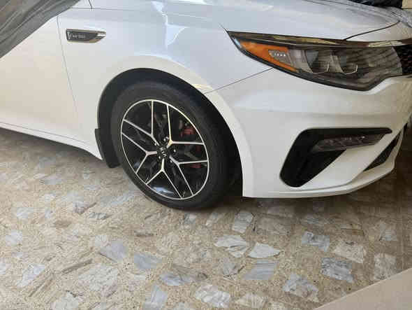 كيا اوبتما موديل2019 فئه(sx) 

المواصفات

1.بانوراما (فتحه سقف)

2.رادار امامي للتوقف وبرمجه مع السياره القبلها 

3.رادار جانبي تنبيه عند الاجتياز

4.رادار خلفي

5.حساسات اصليه خلفيه

6.نظام صوت هارمن كاردن 13 سماعه 

7.لايت 4 عدسات خاص بفئه

8.لايت زنون عالي ناصي داينمك متحرك

9.كشنات جلد اصلي احمر واسود مع ختم علامه sx

10.الكشنات الاماميه فول كهرباءمغ تبريد وتدفئه

11.شاشه جبيره مع كامرا

12.ويل كب 18 اصلي مع فجوج احمر اصلي

13.نظام ترحيب عن الاقتراب من السياره

14.اضاءه محيطيه 7 اللوان 

15.هاند بريك بصمه

16.نظام اوتو هولد

17.تبريد امامي خلفي

18.شفتات بالمقود

19.انظمه قياده عدد 4 

20.نظام خروج عن المسار )lane departure)

21.ماسحات اوتو 

22.شاحن موبايل واير ليس

23.خاصيه رجوع وتقديم كشن  عن التشغيل والاطفاء

24.خزن كشن ميموري 

25.محرك 2000 تيربو 245 حصان

26.صندوك ذكي يفتح عن الاقتراب

27.بصمه 

28.تدفئه بالمقود

29.بكلايت لد 

30.دبل صلنصه مع دفيوزر رياضي 

عداد المسافه 59 

السعر. 177

***********
