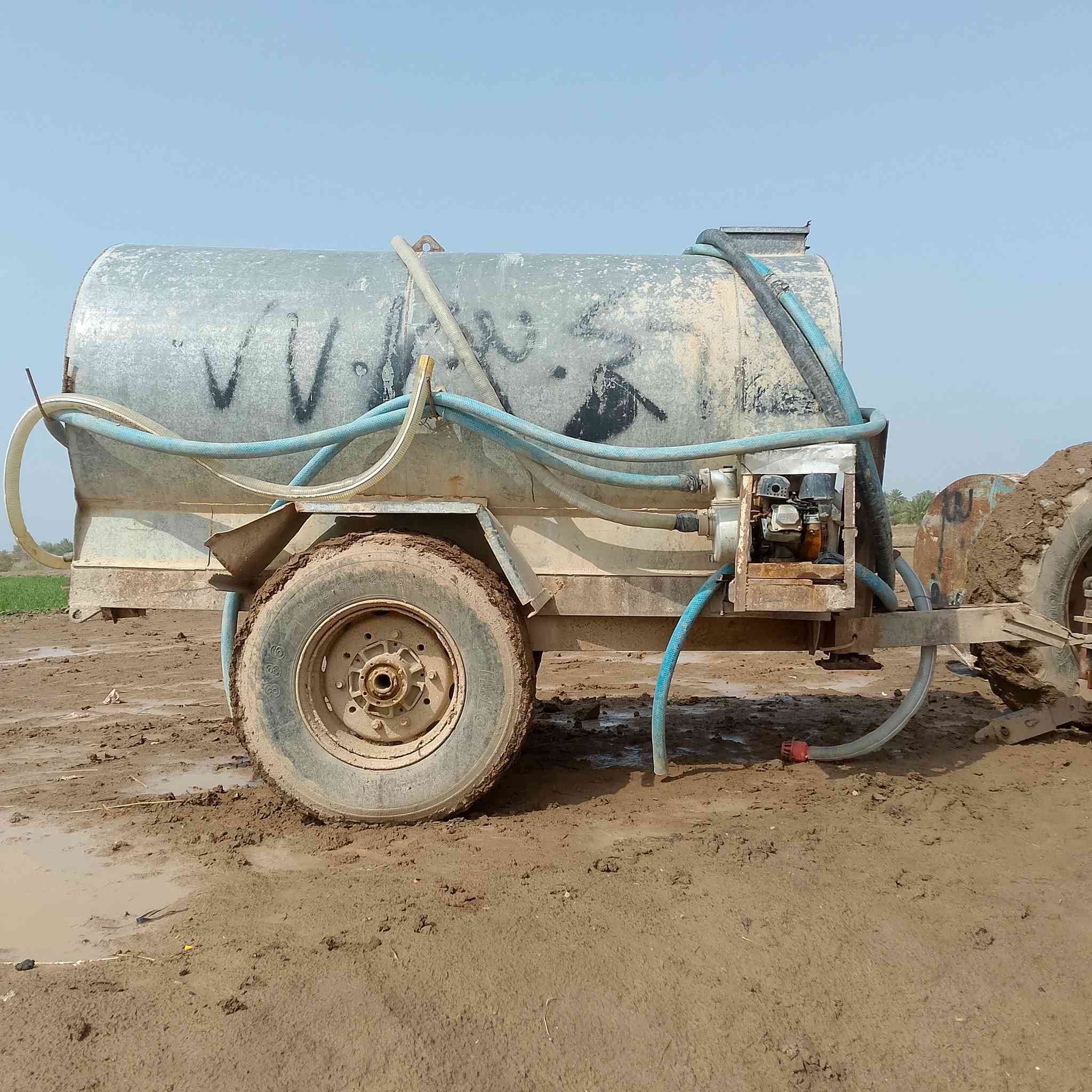 السلام عليكم ورحمه الله وبركاته عندي مقطوره 4000 لتر 4 مليم  مقطوره 3000 لتر 4 مليم عندي عنتر 80 للبيع وعندي الثانيه هم عنتر 80 للبيع اثنينها للبيع السعر 10 وبيها مجال بيع سريع اتصل على الرقم *********** %***********
