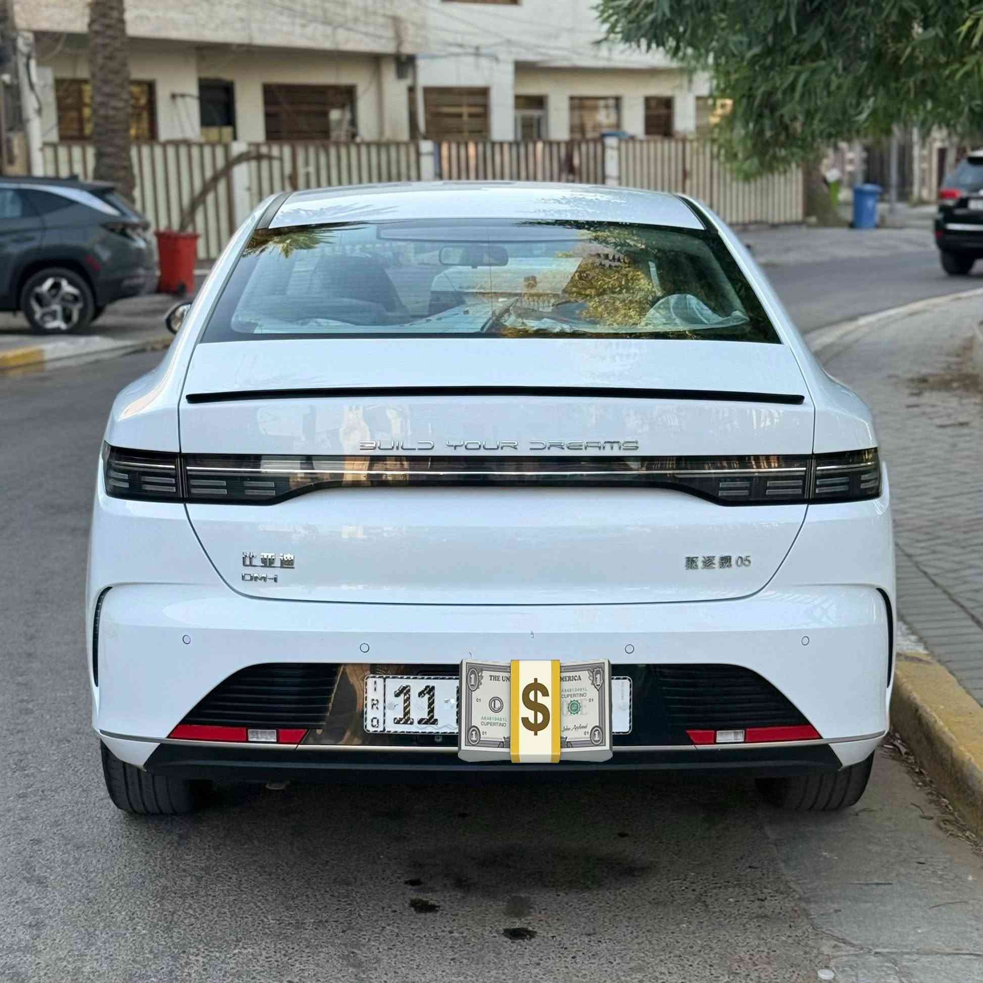 مراوس فقط !!!
بي واي دي دستروير 2025 رقم بغداد تحويل مباشر 
على ايدي منزله من الزيرو و حالياً ماشيه ٥ الف فقط
صار عندي ضربه الله يچفيكم الشر بلجامرلغ الامامي الايسر وتبدل و نص باب صبغ للعلم بدون دواخل ضربه خفيفه عده هاي السياره مكفوله وجديده بمعنى الكلمه بيه إضافات و كامله ملحقات بدون نقص رايده مراوس ويفضل سياره هايبرد مكاني السيديه شارع الصناعة ***********
