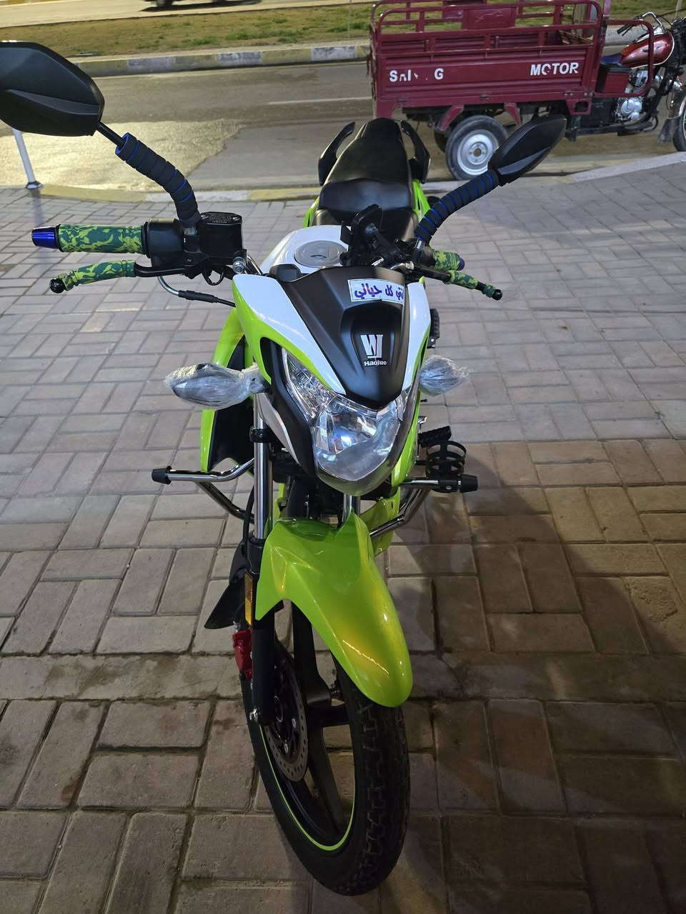 السلام عليكم
هاوجي موديل 2023 بعده بالجيس مسجل 
ما صاله اشهر من ماخذه السعر ١٨ ونص قفل 
والله ما ابيع هيج بس لانه مستعجل ع بيع 
هاذا رقمي وبي واتساب ***********
