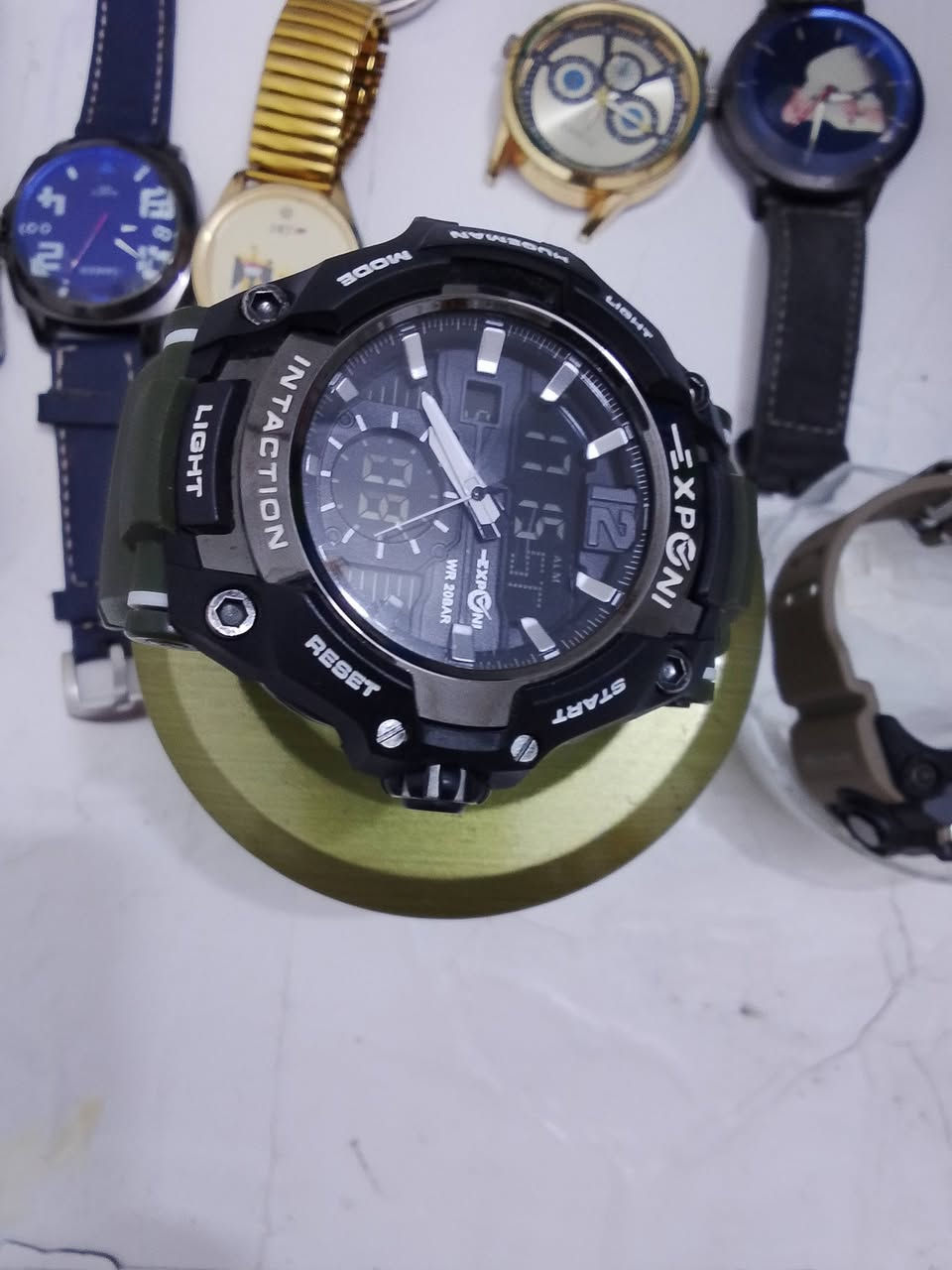 ساعات بانوانعها و2سبح واحجار عقيق يماني جزع وحجر لازورك وحجر عباس اباد الاصلي وكذلك محبس عقيق يماني جزع العنوان الناصريه مركز باقي التفاصيل تعال خاص او الاتصال ***********
