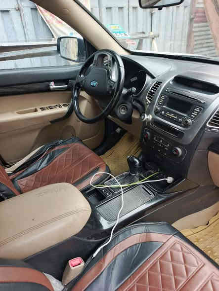 السلام عليكم 
للبيع سورنتو 2014 اربيل الجديد 
كفاله عامه عدا بارد قليل مامبين 
ماشيه 169 الف حقيقي 
.محرك مفتوح 
السعر 158 
اتصال فقط 
***********
