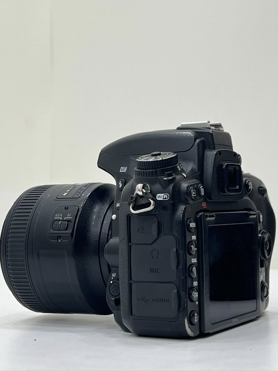 نيكون D-750 Full Frame 
مع عدسة 85mm  برايم 
مع عدسة زوم 24-120mm
گشرها كلش نظيف 
سعرها 
🔴مليون


**إذا كنت صاحب هذا الإعلان وتريد حذفه لأي سبب، رجاءا أرسل رسالة إلى الدعم الفني**