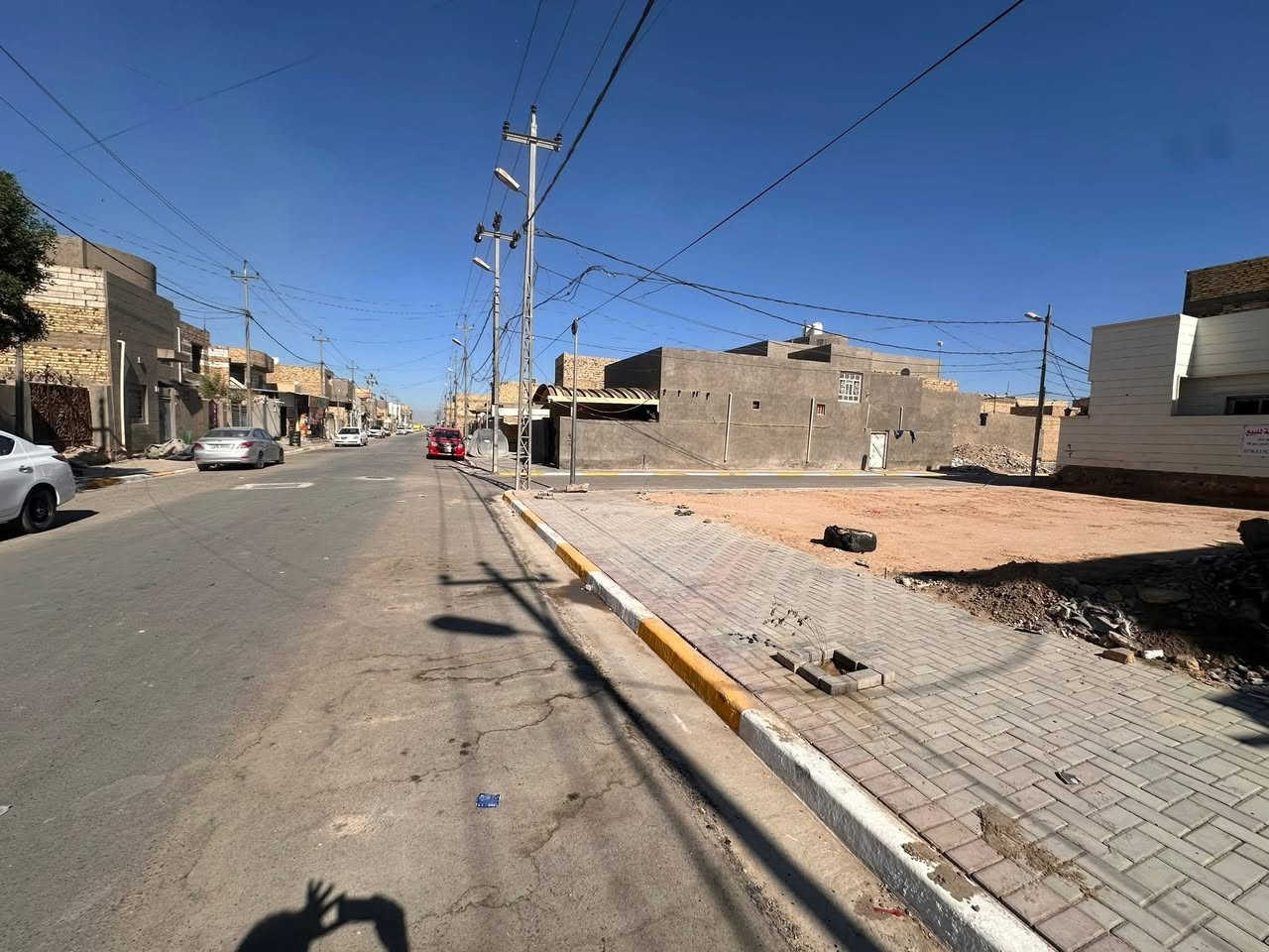 السلام عليكم عرصه للبيع ركن ع شارعين
حي الفرات شارع الصب شارع جامع الرسول الأعظم شارع ١٥ وشارع ١٠  

المساحه واقع حال ١٤٢ م واجهة ٨ نزال ١٧.٨٠ 

بالسند ١٠٣ م

مفروشة سيبس ومحدولة وجاهزه للبناء

للاستفسار ***********
