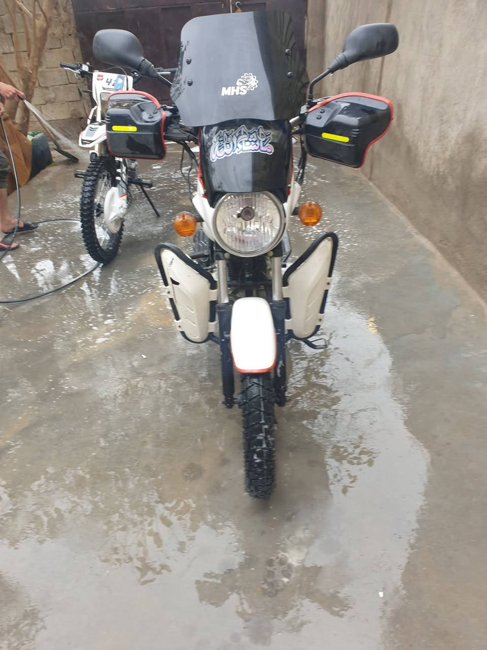 سلام عليكم دراجة بوكسر موديل 2022 للبيع او مراوس بقفاز الدراجة مكينة خير من الله للاضافة تايرات جدد امامي وخلفي كهربائيات كلها شغالة كفالة عامة السعر مليون و 300 
رقمي *********** 
عنوان المدائن سلمان باك
