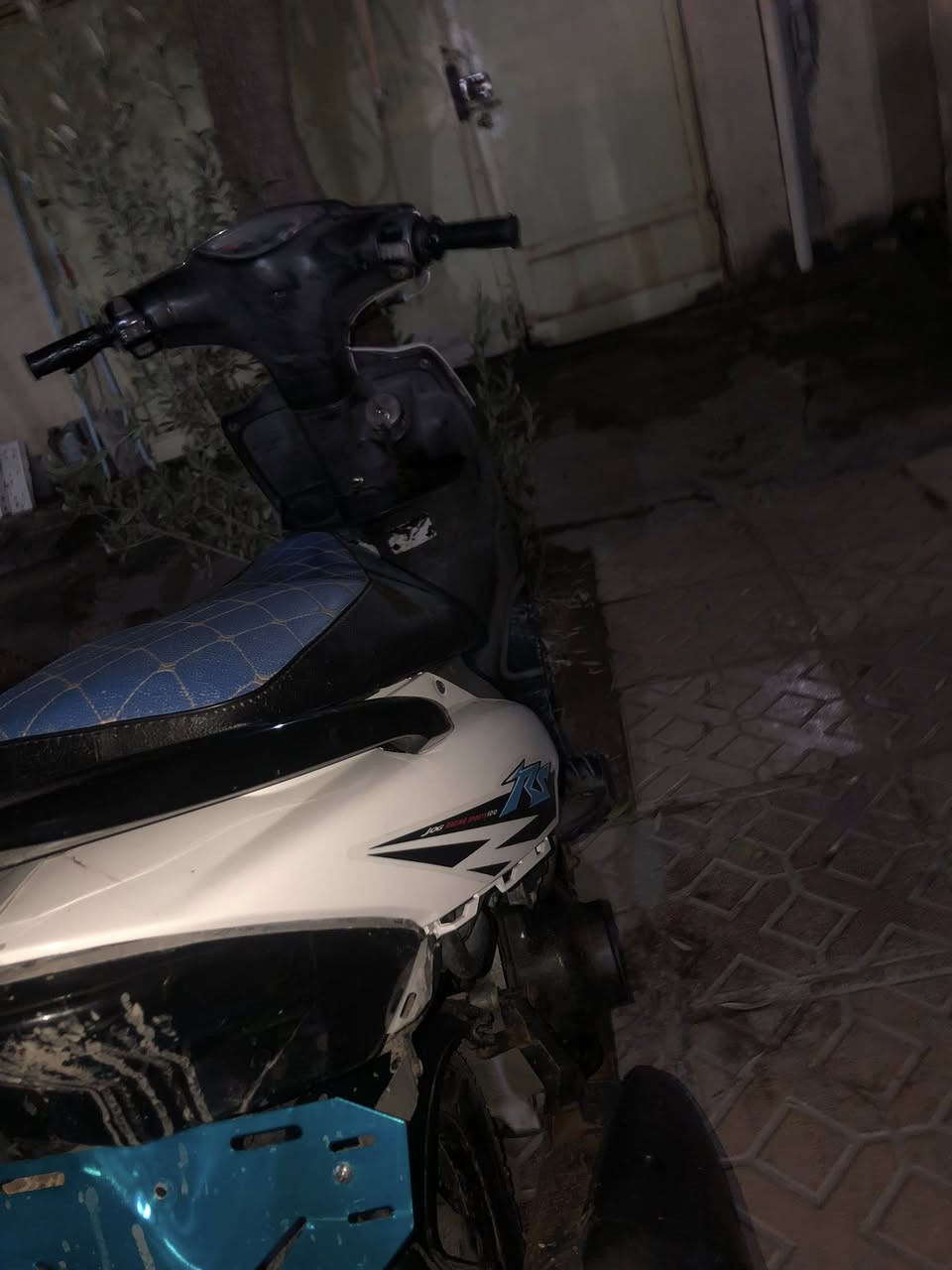 السلام عليكم للبيع ماكس عدلة صالنصة FM الدراجة نظيفة فول نقصها سلف السعر ٤٢٥ مكاني المسيب للاستفسار رقمي  ‭٠ ٧٧٢ ٤٤٨ ٥٣٣٧‬
