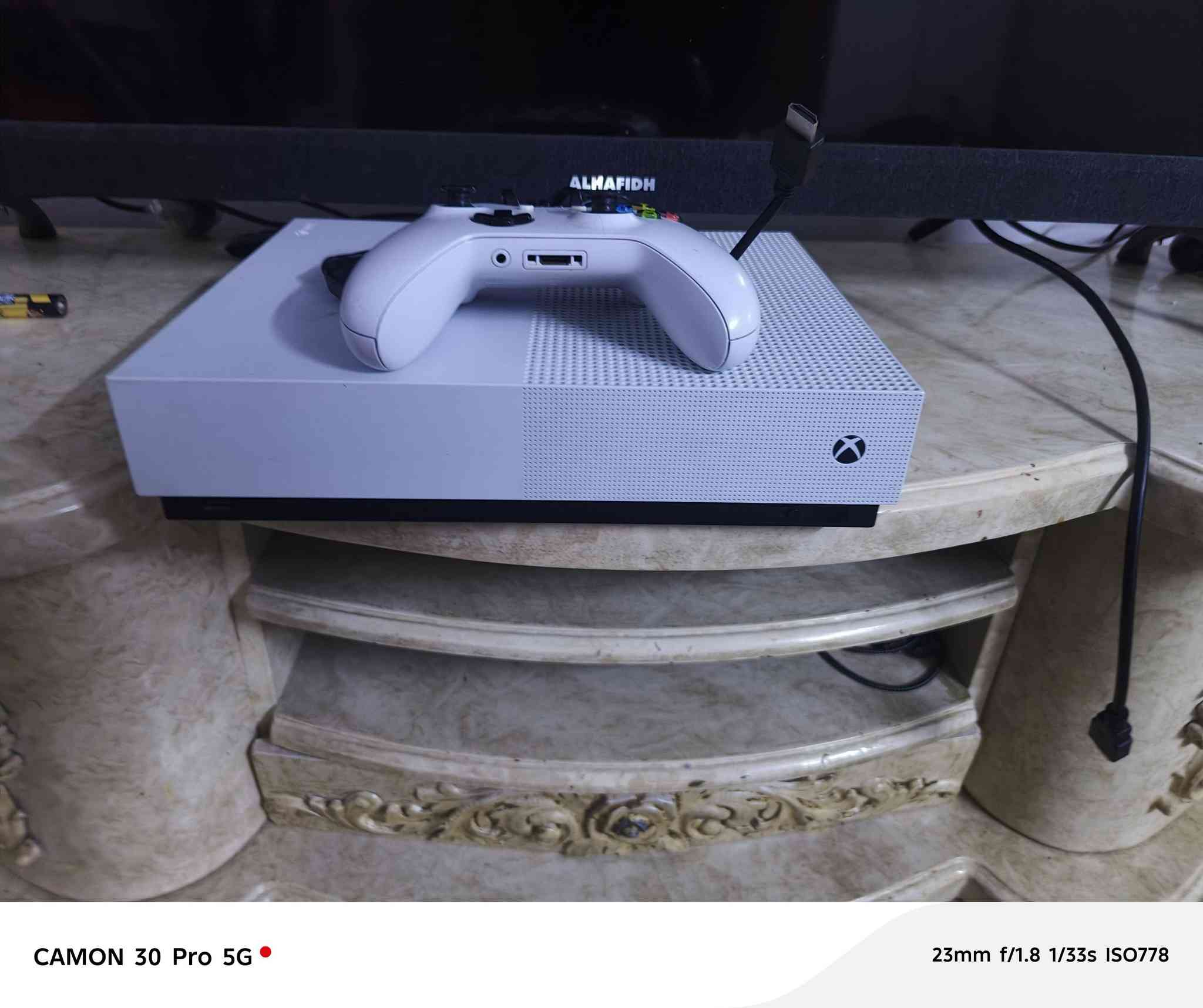 للبيع اكس بوكس ون اس واحد تيره لووك استيكر كامل غراض ما مفتوح وبي كيم باس شهرين 
السعر 120قفل بلاش 
***********
