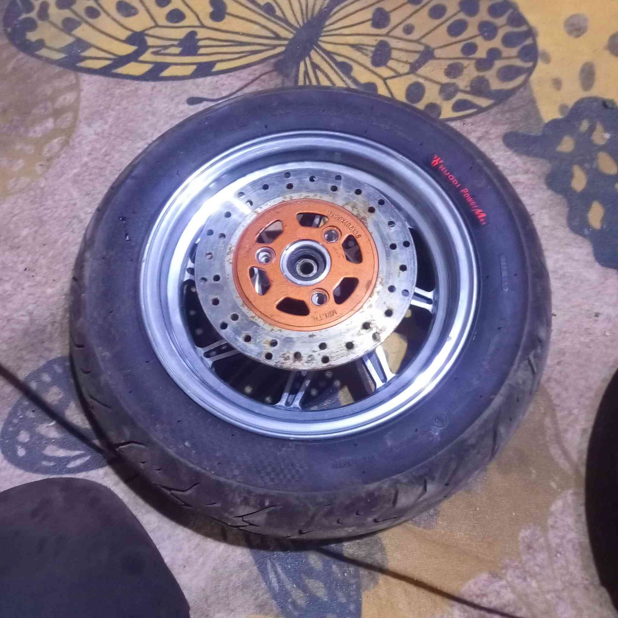 مكينه ماكس سعر 100
دبل سعر 10
شيال 10
كزوز رياضي  40
وياله سعر 50

مكان بصره جزيره
***********
