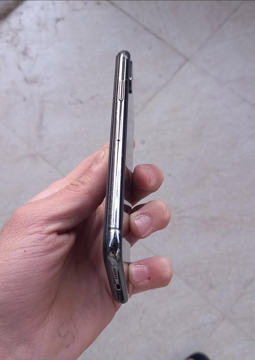 سلام عليكم
ایفون اکس عادی 
مبدل شاشه و بطاریه 
ذاکره ٦٤ 
بطاریه ٩٥ 
فيس ايدي شغال 
كامرات احترافي 
سيم كارت شغال 
اتصال شغال 
وايفاي شغال 
مراوس ب ١١ ونطي فرق 
مكاني كركوك رقم ***********
تحیاتی للجمیع 🖤
