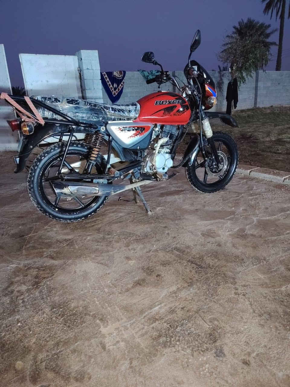 السلام عليكم ورحمه الله وبركاته
دراجه بوكسر موديل 2022 مكفوله من كلشي ولا برغي مفتوح بيهه الدراجه سعرهه مليون و400 وبيهه مجال 
مكاني ميسان 
للاستفسار ***********
