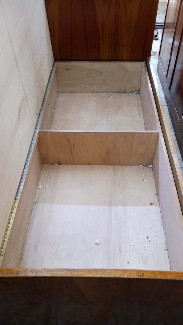 السلام عليكم 
جرابي نفر 2 خوات كلش نظيفه ام المخزن صاج تكمه سعر الوحده 125 بيها مجال مكان بغداد المشتل ***********
