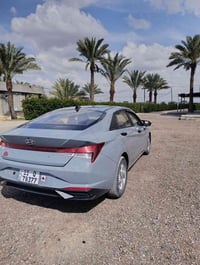 للبيع افانتي 2023 رقم بغداد مكفول كفاله عامه ماعدا  طخه بسيطه بلا الدع...