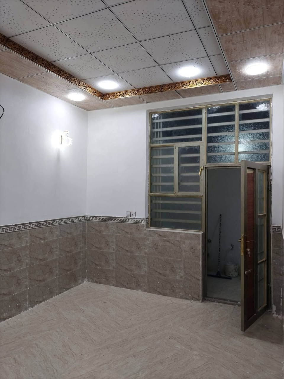 دار  للبيع 100 متر طابو صرف

النجف حي ميسان قطاع 24 ( على ساحة مشتل )

بناء جديد 2026 درجة اولى . صب كونكريت مسلح

يحتوي / غرفة وصالة واستقبال ومطبخ ومكشوفة
وصحيات داخلية وخارجية وطارمة

السعر 110 مع المجال......D

للأستفسار *********** واتساب أيضاً موجود
