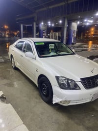 سەرەتا بەناوی خوای گەورە TOYOTA CROWN 2005  سەیارەکە موسە دوو دوگمەیە ...