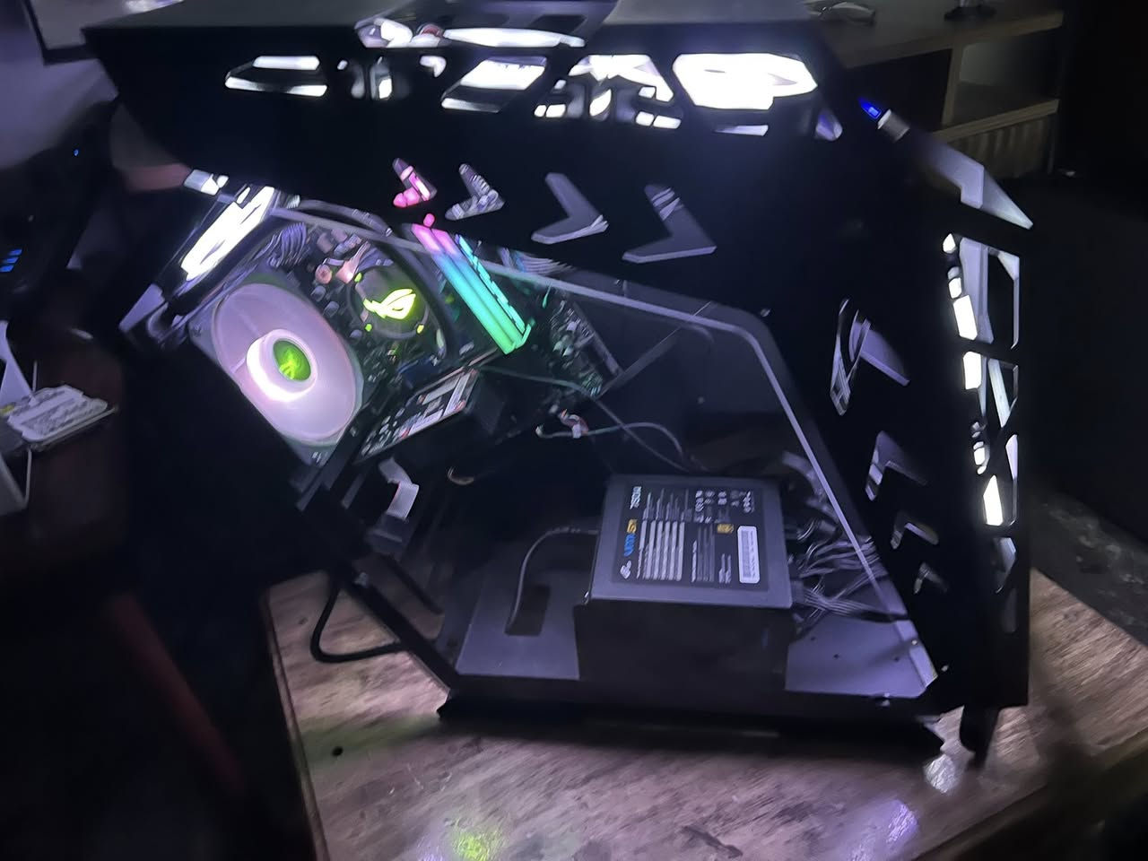 السلام عليكم كيس للبيع مواصفات
Cpu: ci5 12400f
Motherboard: msi B760pro e
Ram: black wolf 16Gb 2*8 3200Hz
Hdd:king space 1tb gen3
Powersupply:fsp 750+80gold
Cooler: rog strix lc120 fan1
بدون كارت شاشة 
السعر 850,000 وبيها مجال للتفاوض
القطع كلهن جدد ومامستخدمات اهواي


**إذا كنت صاحب هذا الإعلان وتريد حذفه لأي سبب، رجاءا أرسل رسالة إلى الدعم الفني**