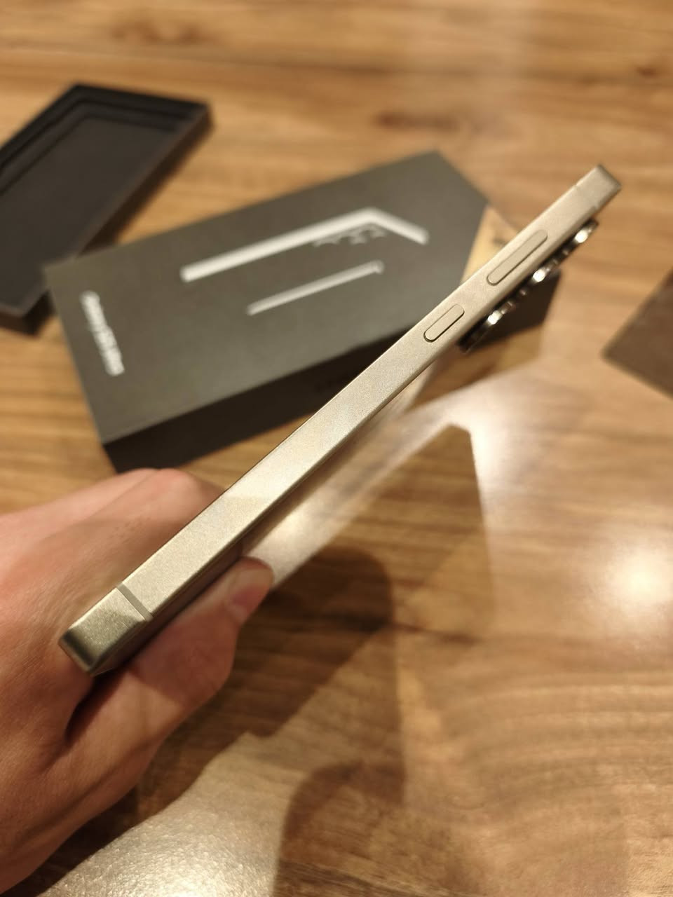 السلام عليكم
توفر سامسونك S25 الترا ذاكرة 256
نظافه 100 كامل ملحقات ضمان عين الفهد
السعر 1200 
يوجد توصيل محافظات 
العنوان بغداد الدورة ابو طيارة 
***********
