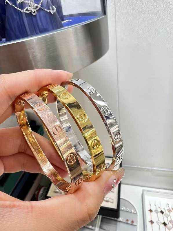 الأناقة تبدأ من التفاصيل الصغيرة،  ✨

 #اكسسوارات السيت الثلاثي 😍الي حبيتو رجع توفر مره ثانيه ☺️🌸

السعر  8 الاف 

✨للحجز والاستفسار التواصل على الخاص دايركت 🏃‍♂ بغداد, العراق


**إذا كنت صاحب هذا الإعلان وتريد حذفه لأي سبب، رجاءا أرسل رسالة إلى الدعم الفني**