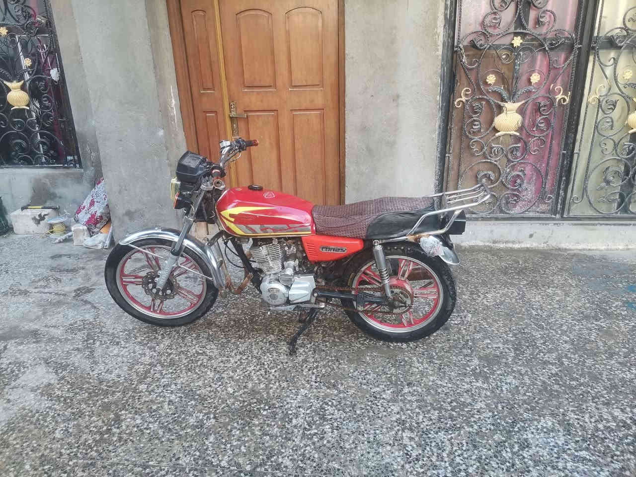 سلام عليكم دراجه ايراني سيفان ٥ كير كامله مكمله مابيها اي شي موديل ٢٢ سعر ٤٠٠ وبيها مجال مكاني بغداد ابو غريب *********** وتساب
