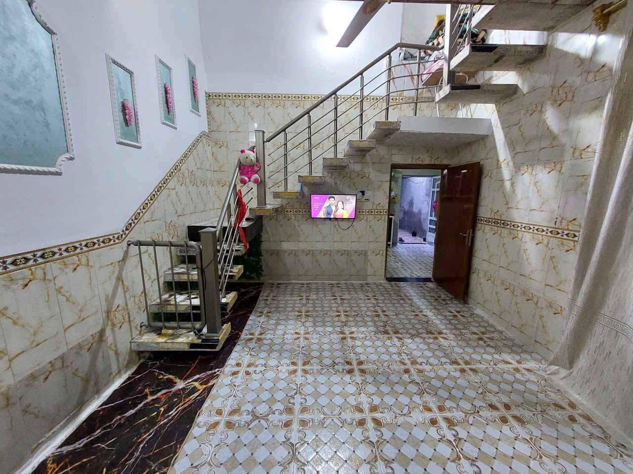 دار للبيع المساحة 140 متر بداية شارع علي قمارة طابو زراعي سند 25 تحويل مباشر تحتوي على 
غرفة نوم عدد واحد 
إستقبال 
صاله 
مطبخ 
مجاميع صحية السعر 57 وبيه مجال 
للاستفسار الاتصال على الرقم التالي ***********
أو مراجعة مكتب القبطان لبيع وشراء العقارات شارع علي قمارة قرب أسواق حسون مخيف
