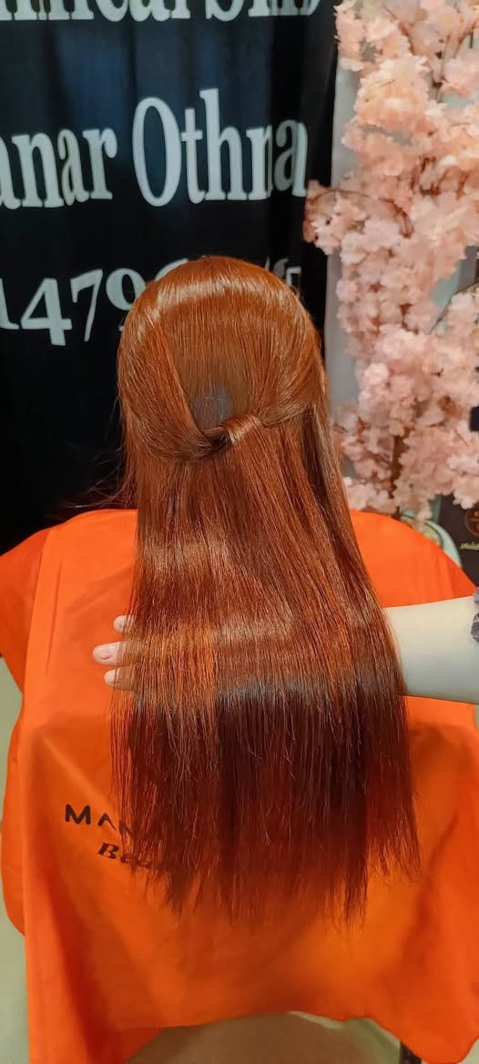 "بوتكس الترميم الملكي" من مورا كوين:
​👑 سر الشعر الملكي: ثنائية الفخامة والترميم المكثف من Mora Queen! 👑
نقدّم لكِ الحل الجذري والنهائي لأقوى ترميم وعلاج للشعر التالف والمجهد.
​✨ Botox Gold Vitamins (1 Liter)
بوتكس الذهب والفيتامينات، العلاج الاحترافي المتكامل لإعادة حيوية الشعر ولمعانه.
​تركيبة ملكية مدعمة بـ: Olaplex لحماية الروابط، Vitamin E للتغذية، Fiber Hance لتقوية البصيلات، وزيت جوز الهند لترطيب عميق لا يضاهى.
​✨ Vita Mix - Hair Ampoule (50ml)
أمبول الفيتامينات المكثف، قطرات سحرية تمنح شعركِ القوة، النعومة، واللمعان الفوري من الجلسة الأولى.
​🌟 لماذا تختارين مجموعة مورا كوين؟
​ترميم فوري وعميق: يعالج التقصف والهيشان ويعيد بناء الشعر التالف من الجذور حتى الأطراف.
​فرد علاجي آمن: يمنحك مظهر الحرير الطبيعي بلمعة الذهب البراقة.
​حماية قصوى: يحمي الشعر من العوامل الخارجية والمواد الكيميائية بفضل تقنية أولابلكس وفايبر هانس.
​شاهدي الفخامة بنفسك واجعلي شعرك تاجاً يستحق الدلال الملكي! 🫅✨
​📞 للحجز والاستفسار، تواصلوا معنا الآن عبر الرسائل 
تحت إشراف: م/ محمد حازم


**إذا كنت صاحب هذا الإعلان وتريد حذفه لأي سبب، رجاءا أرسل رسالة إلى الدعم الفني**