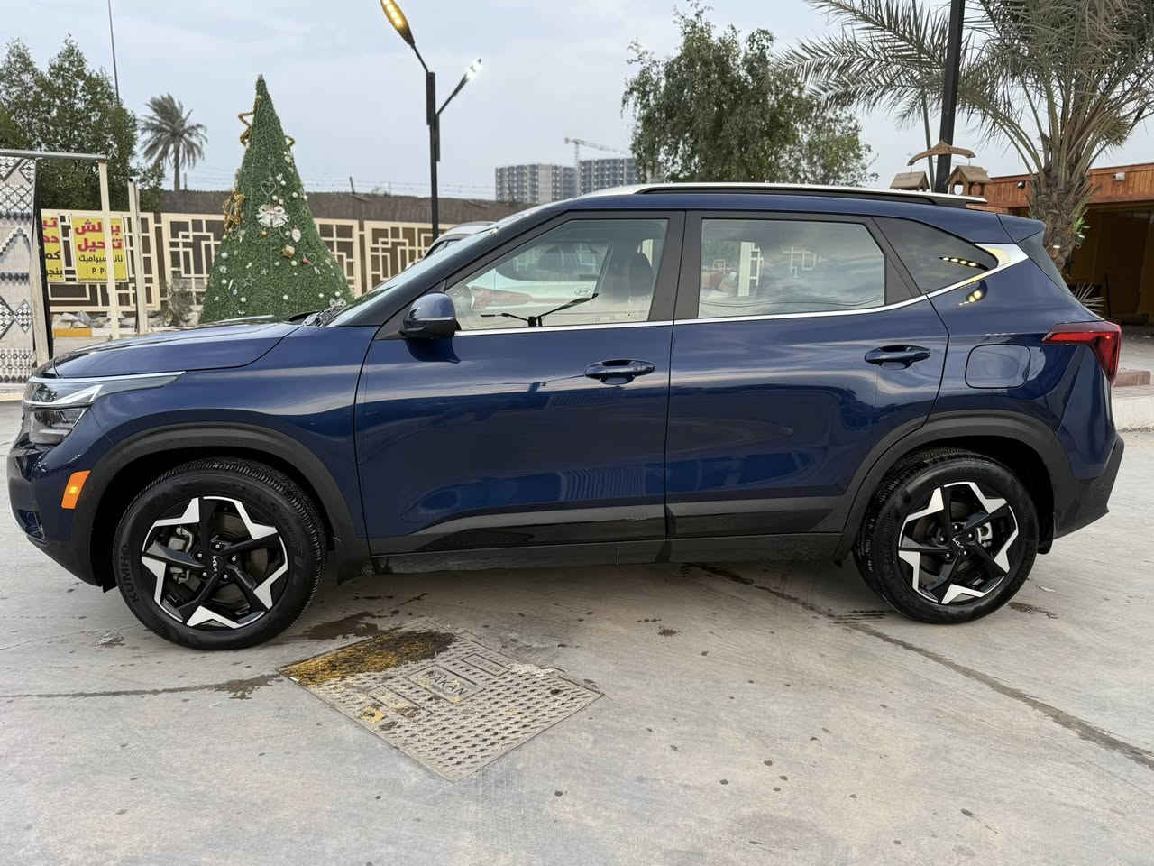 سلام عليكم 
كيا سليتوس 2024   4X  AWD
‏Kia Seltos 2024 4X AWD
لون حبري 
موصفات كامل
كشنات جلد + كهرباء + تبريد + تدفئة 
شاشة انفكشن متصل 
تبريد شاشه + تبريد خلفي 
تدفئة بالستيرن 
تدفئة مقاعد خلفيه 
جنطة كهرباء 
لايت عدسات 
اتو ستوب 
مانع انزلاق 
مانع انحدار 
رادار جانبي 
رادار خلفي 
رادار امامي 
سايد بريك بصمة 
اتو هولد 
شحن واير ليس
خزن كشن سائق
فتحة سقف 
ويل كب حجم 18 
تحكمات ستيرن كامله
محرك 2000 
السياره تعتبر كلين فقط كسر بالدعاميه الخلفية 
السياره دخول جديد تريده بدون رقم او برقم 
السعر بدون الرقم 177 ورقه 
السعر مع الرقم 193 ورقه 
للاستفسار ***********
