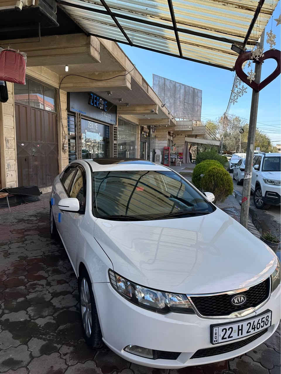 سيراتو خليجي
موديل 2012
سلايد روف
شفتات ستيرن
مرايه شفط
تحكم ستيرن
حساس خلفي 
تبريد بيانو
ويل 17
ماشيه 154 الف
كير محرك بشرط
السياره بيها 4 قطع صبغ
بس ابيعها حزام
مكان السياره اربيل عينكاوه
***********
*********** أربيل, العراق
