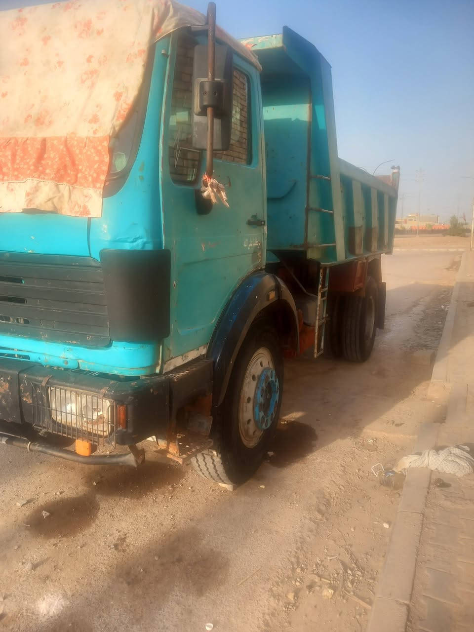 سلام عليكم سياره البي ٧٥مكينه٨ كير ٢٥تبريد تخم تير  السعر ١٤٠ وبيه مجال ***********
