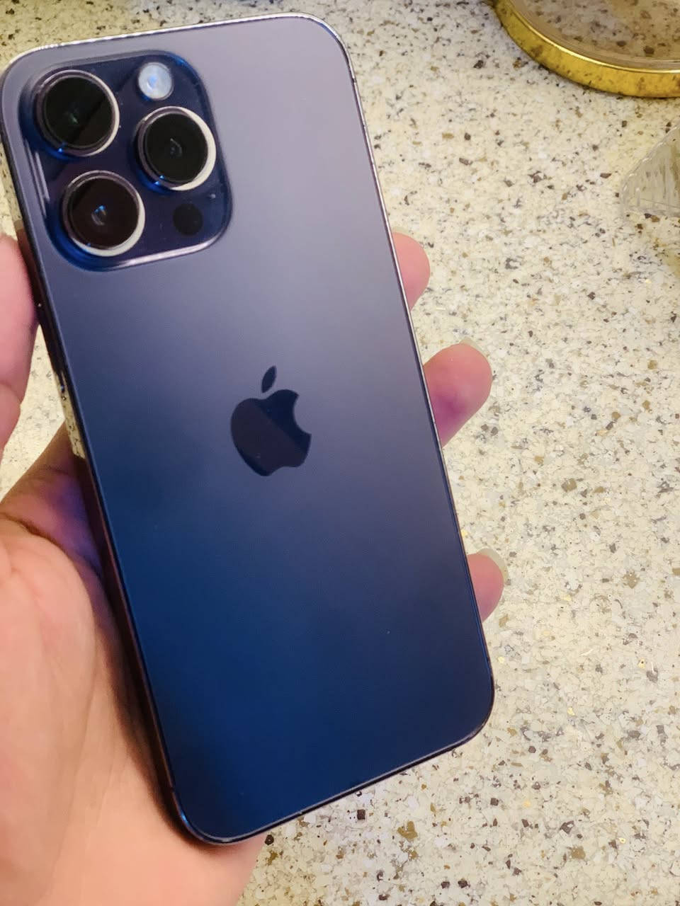 سلام عليكم
ايفون 14 برو ماكس للبيع 
ذاك256
بطاريته85 
شرق اوسط 
خطين 
فقط ضهر مبدل باليزر 
سعر 775 وبيه مجال بصيط 
جهاز كلش حلو ونظيف 
رقم ***********
